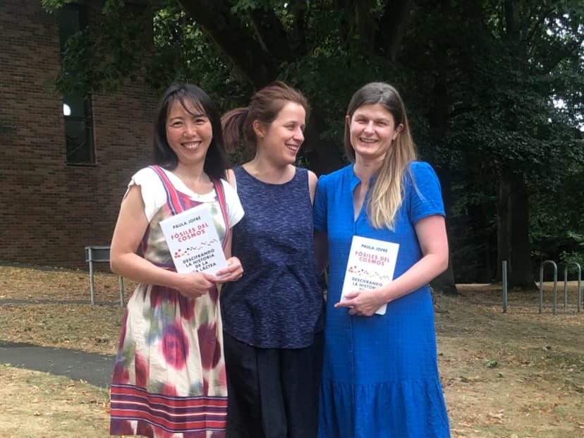 <span style="font-weight: 400;">Chiaki Kobayashi and Clare Worley highlighted in Fosiles del cosmos. (Cambridge, 2022)</span>