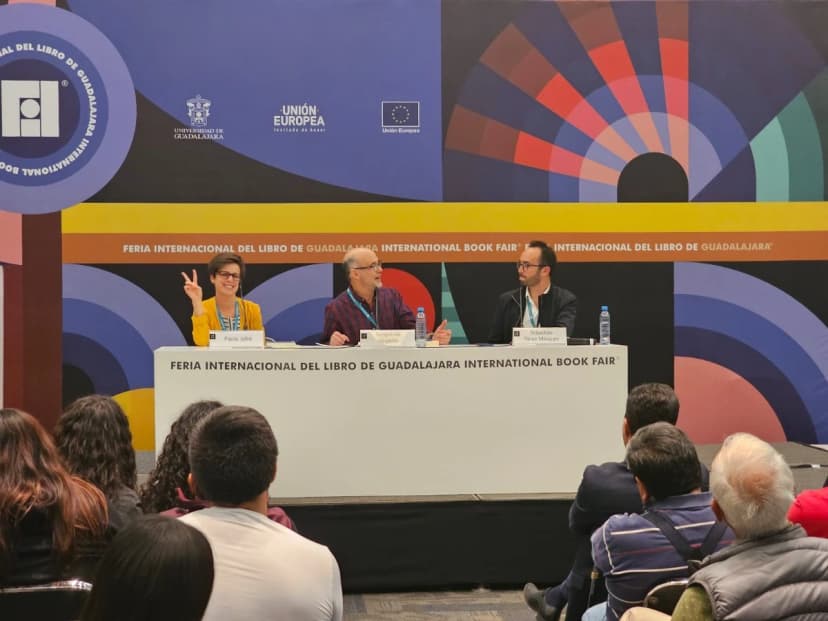 Presentando Fósiles del cosmos y el proyecto ERIS en la Feria Internacional del Libro de Guadalajara, México (2023)