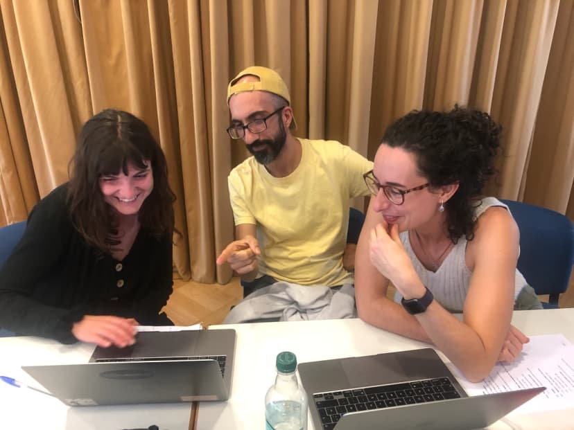 <span style="font-weight: 400;">Sara Vitali, Sergi Blanco-Cuaresma and Laia Casamiquela discussing about elemental abundances of the Gaia benchmark stars (Santiago, Chile, 2022)</span>