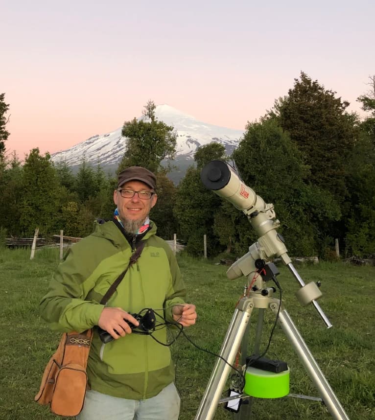 <span style="font-weight: 400;">Thomas Maedler preparing telescope for stargazing next to the Villarrica Volcano (Chile, 2021) </span>